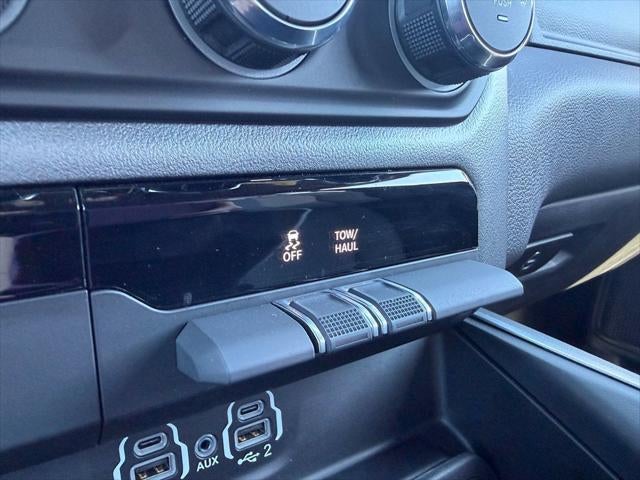 2024 RAM 1500 Big Horn Crew Cab 4x4 5'7' Box