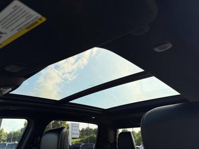 2022 RAM 1500 Laramie Crew Cab 4x4 5'7' Box