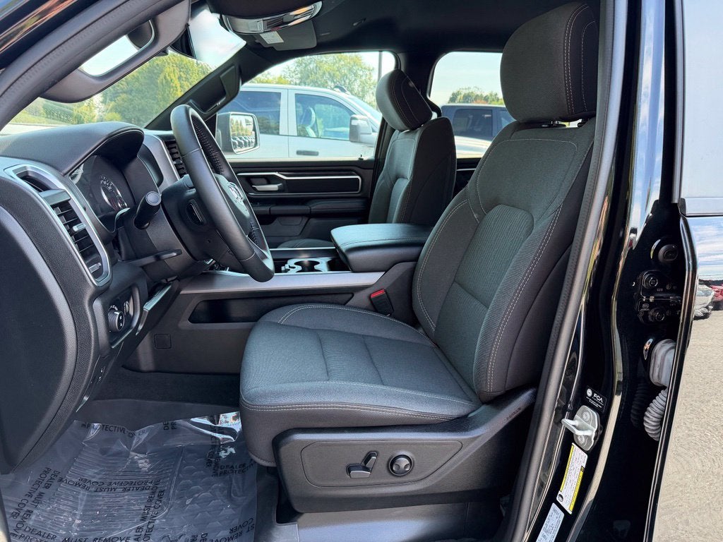2024 RAM 1500 Big Horn Crew Cab 4x4 6'4' Box