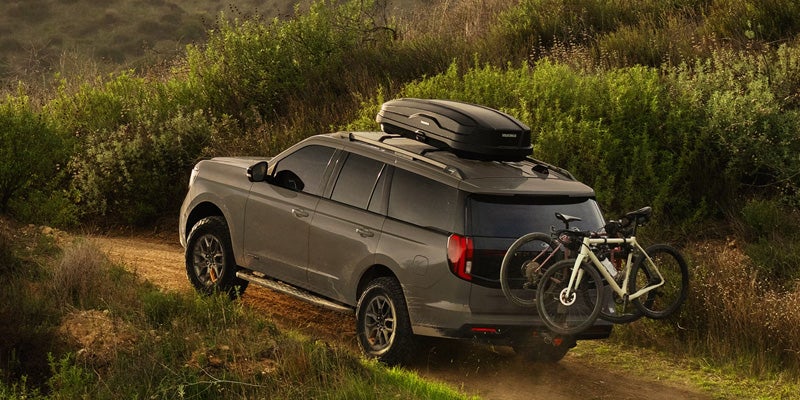 Side view of Ford Expedition equipped with roof rack