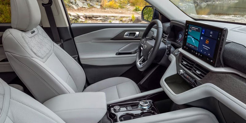 Front interior seating and dashboard of Ford Explorer