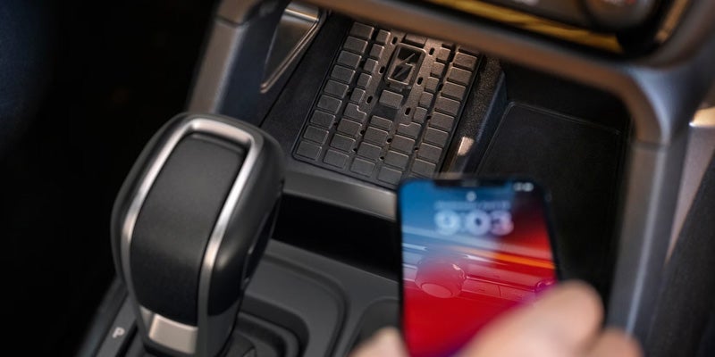 Center console gear selector and wireless phone charger in Ford Ranger